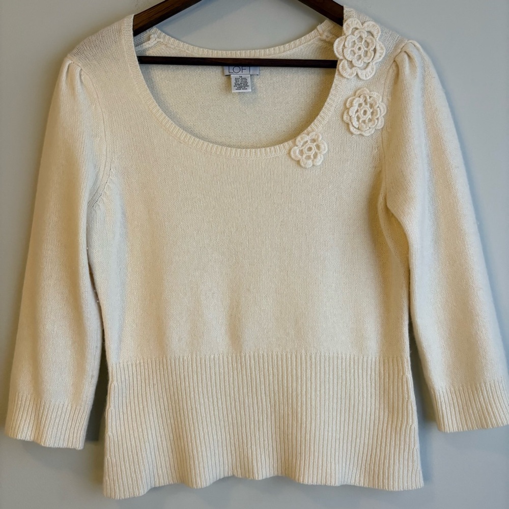 Ann Taylor LOFT Sweater Medium Cream